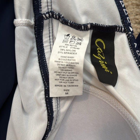 2 full coverage swimsuits - Picture 9 of 9